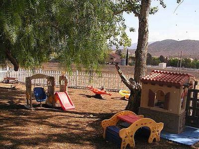 Hvordan å designe en lekeplass i landskapet. Tenk på det beste området egnet for barn.