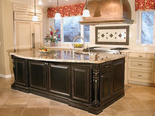 Få kjøkkengulvet ideer som vil fungere best i ditt kjøkken. Keramikk, stein, eller marmor fliser.